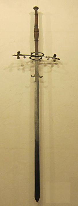  Немецкий меч 16 века. Музей г Нарва. Фото Лимарева В.Н.